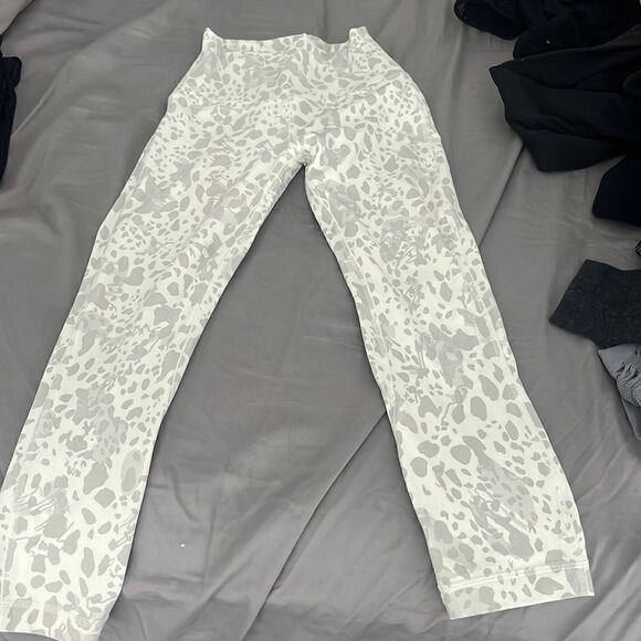 Lululemon cheetah camo cream cropped align, EUC, 0 or 2 available - Picture 1 of 3